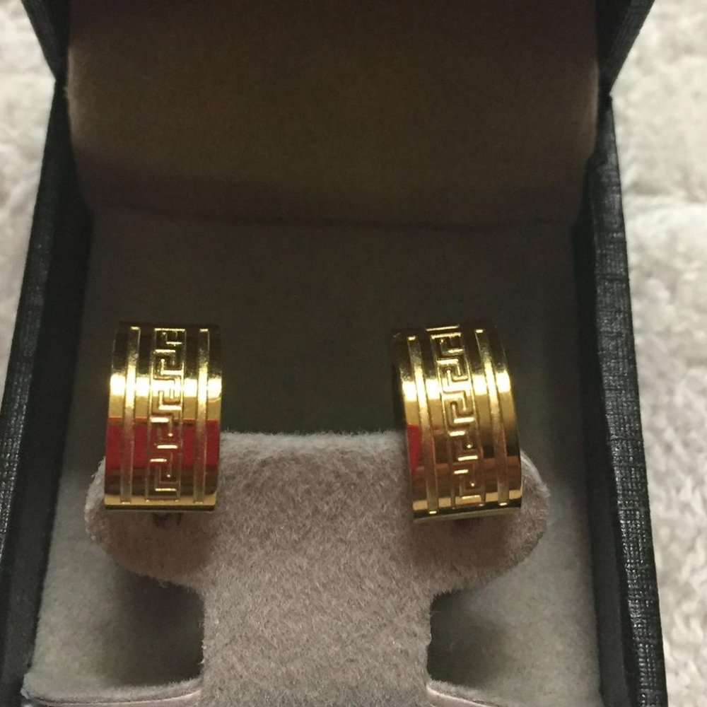 EdForce Stainless Steel Gold Hoop Gold Earrings - Picture 7 of 16